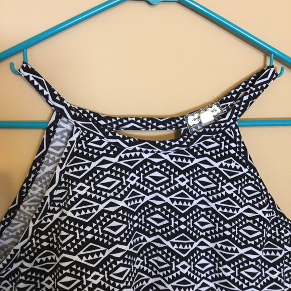 Patterned Tank Top - Picture 2 of 5